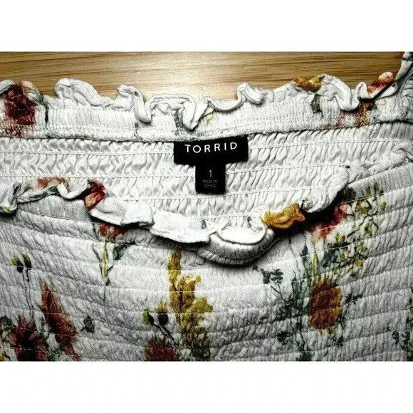 Torrid Warm Sunset Floral Smocked Flutter Sleeve Crop Top 1 (1x) EUC - Picture 10 of 15